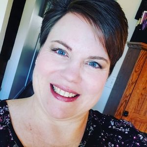 Meet your Posher, Hollie